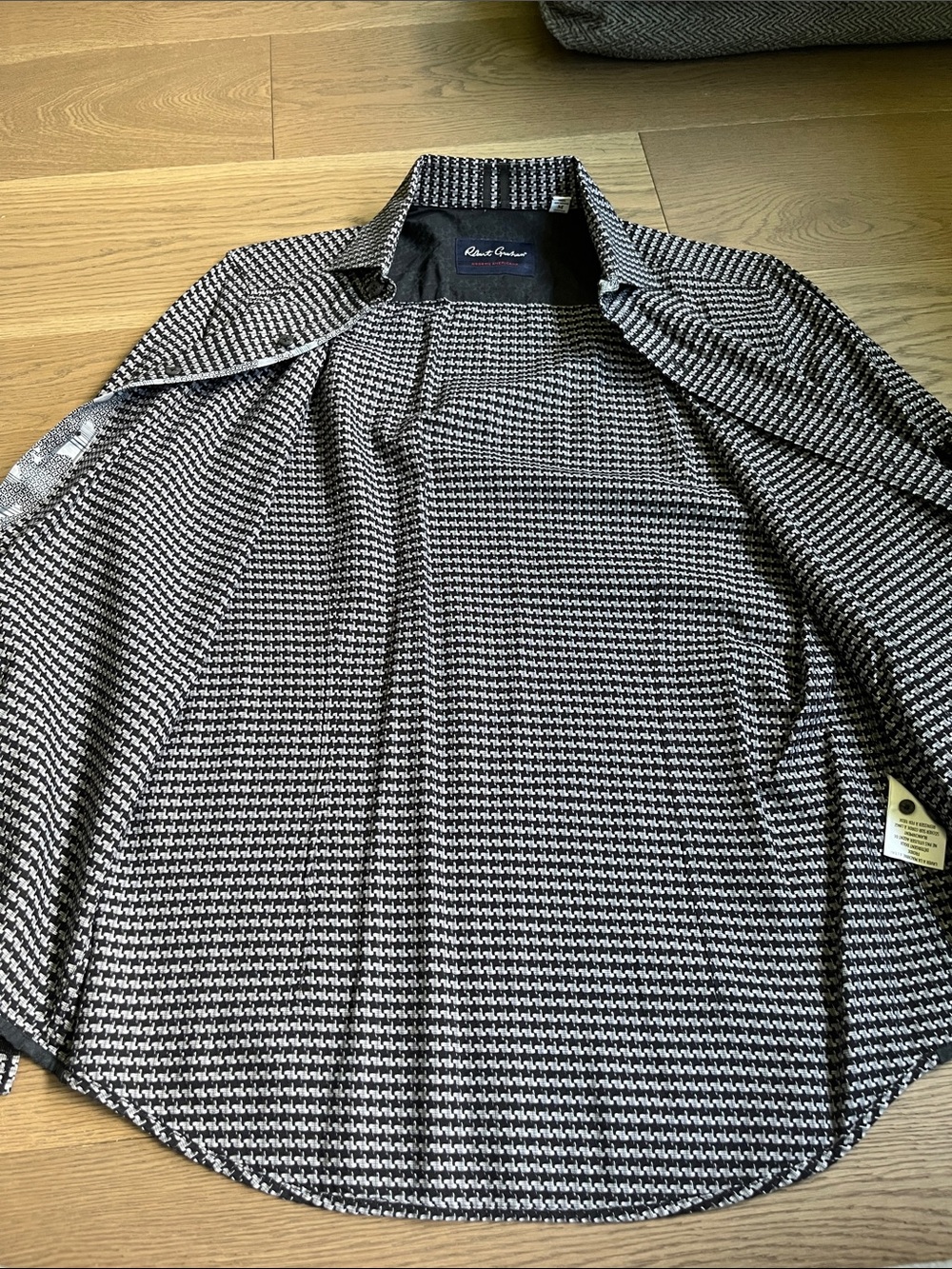 Robert Graham Patterned Button-Up Shirt - Picture 8 of 12